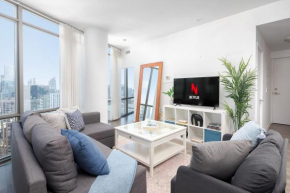 Huge 2BD 2BA with Sofa Bed and CN Tower VIew!